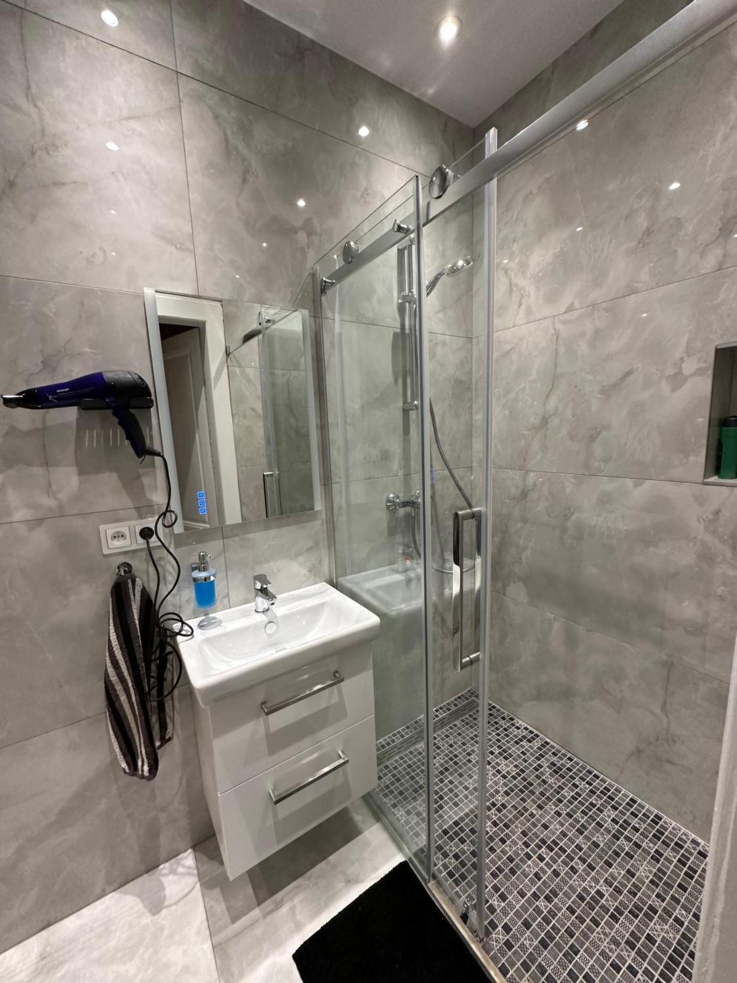 Karlin Oasis 2-Bedroom Apartment プラハ エクステリア 写真