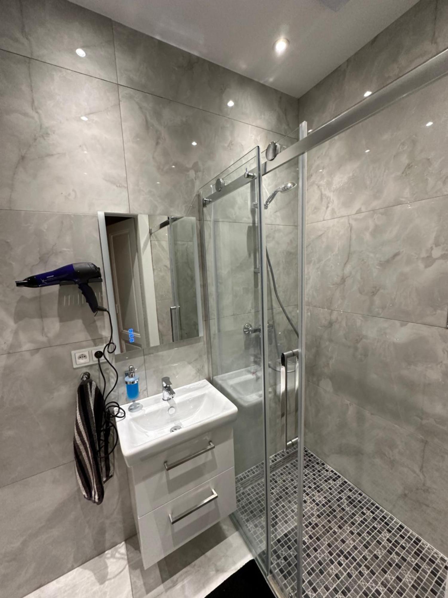 Karlin Oasis 2-Bedroom Apartment プラハ エクステリア 写真