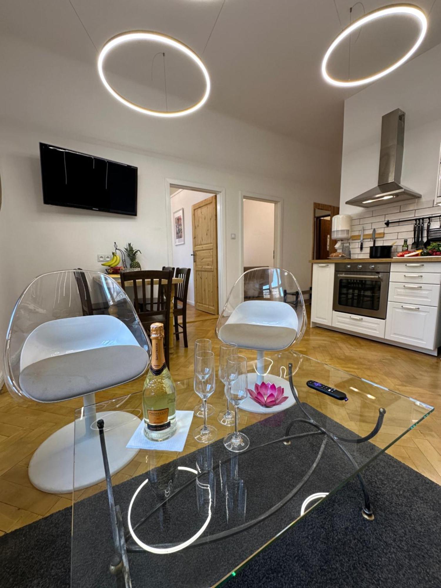 Karlin Oasis 2-Bedroom Apartment プラハ エクステリア 写真