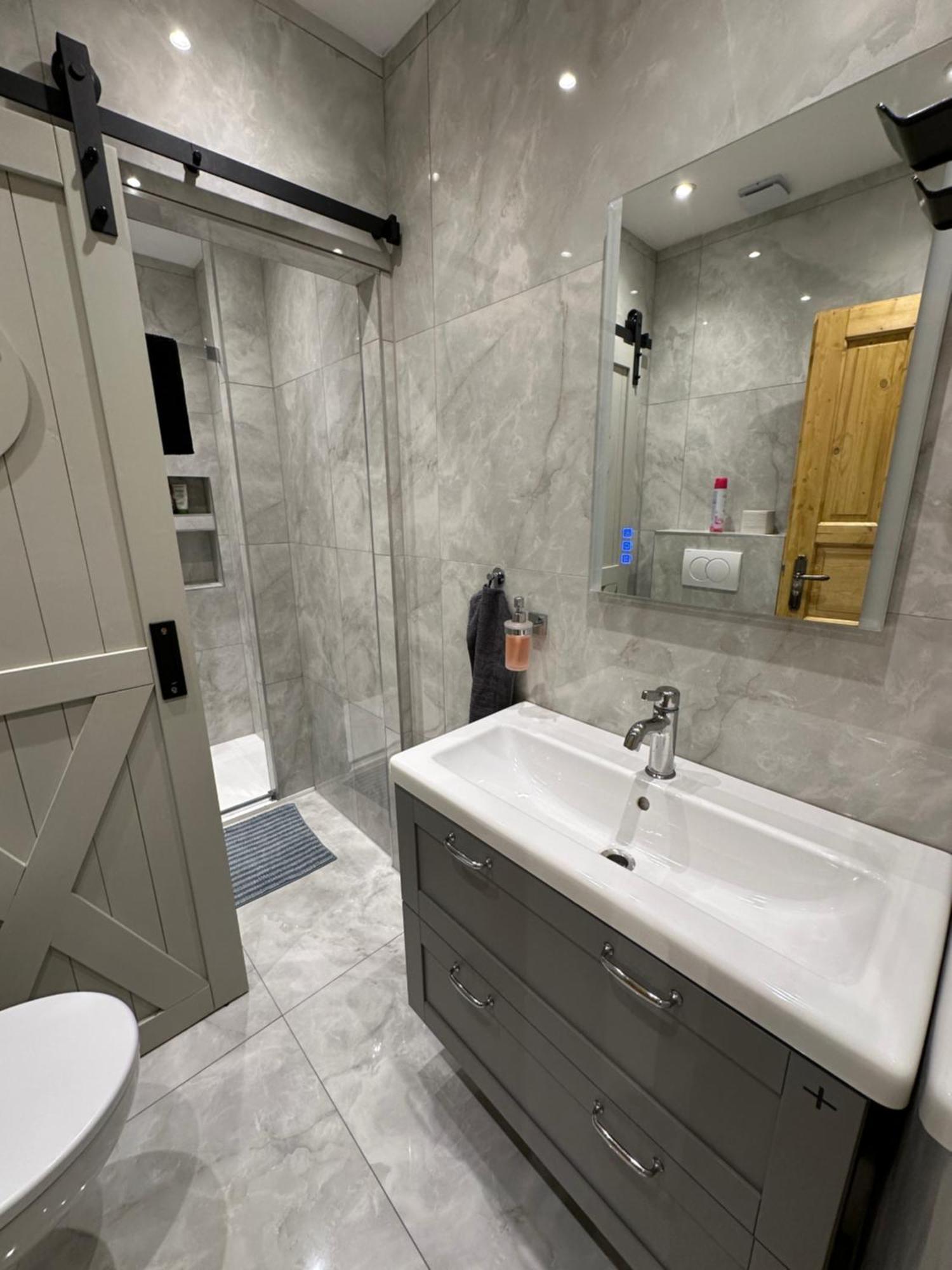 Karlin Oasis 2-Bedroom Apartment プラハ エクステリア 写真