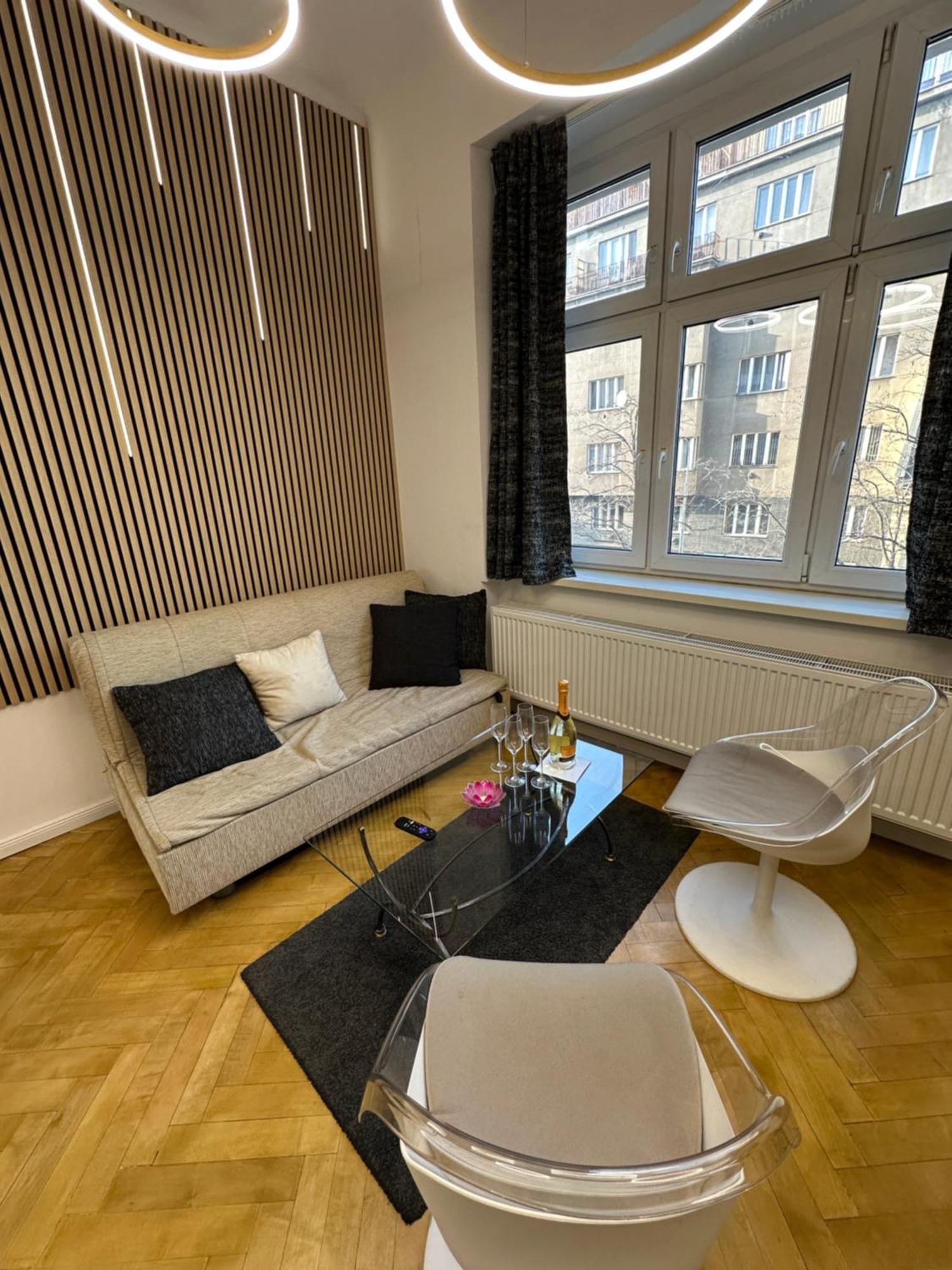 Karlin Oasis 2-Bedroom Apartment プラハ エクステリア 写真