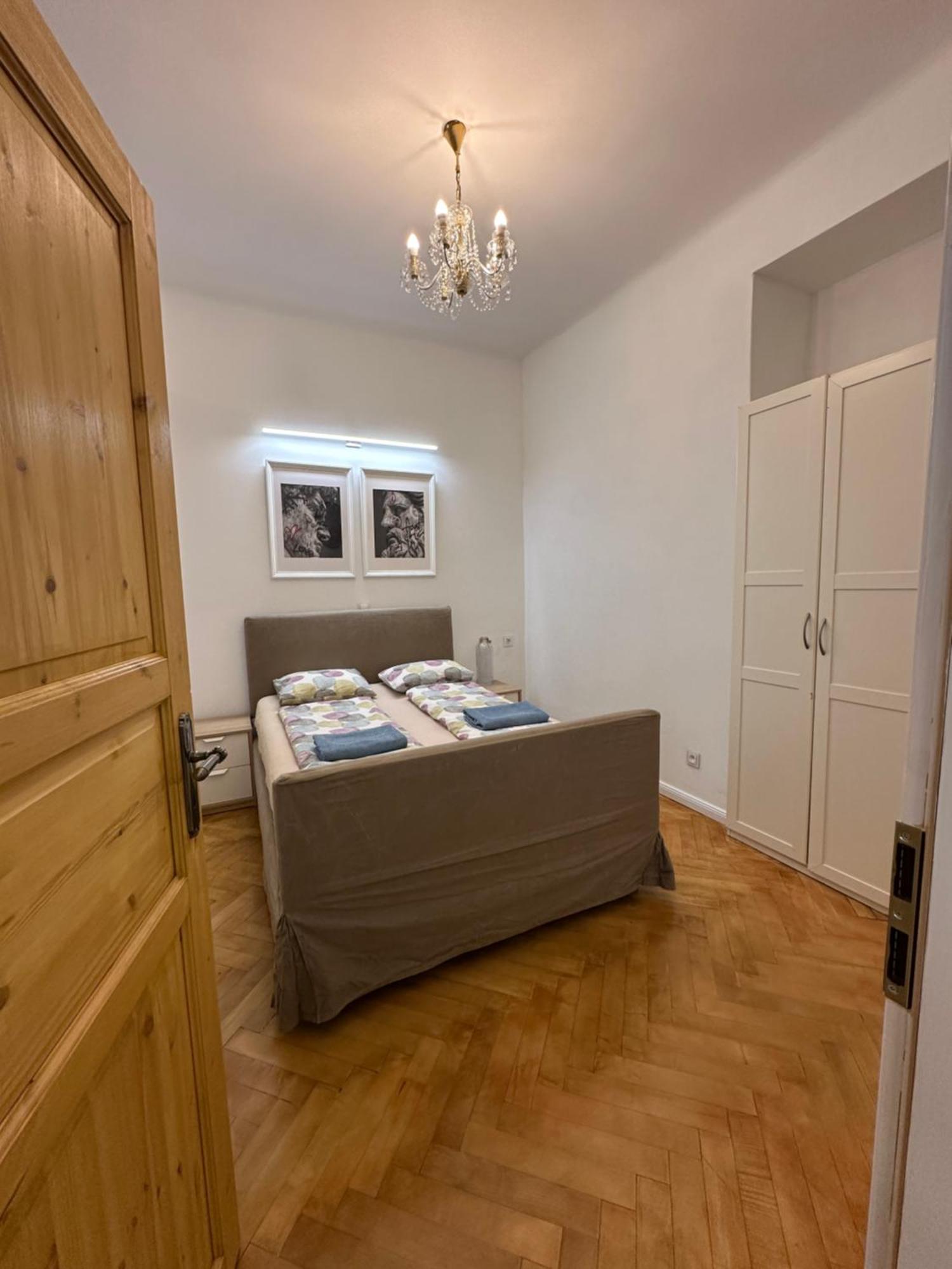Karlin Oasis 2-Bedroom Apartment プラハ エクステリア 写真