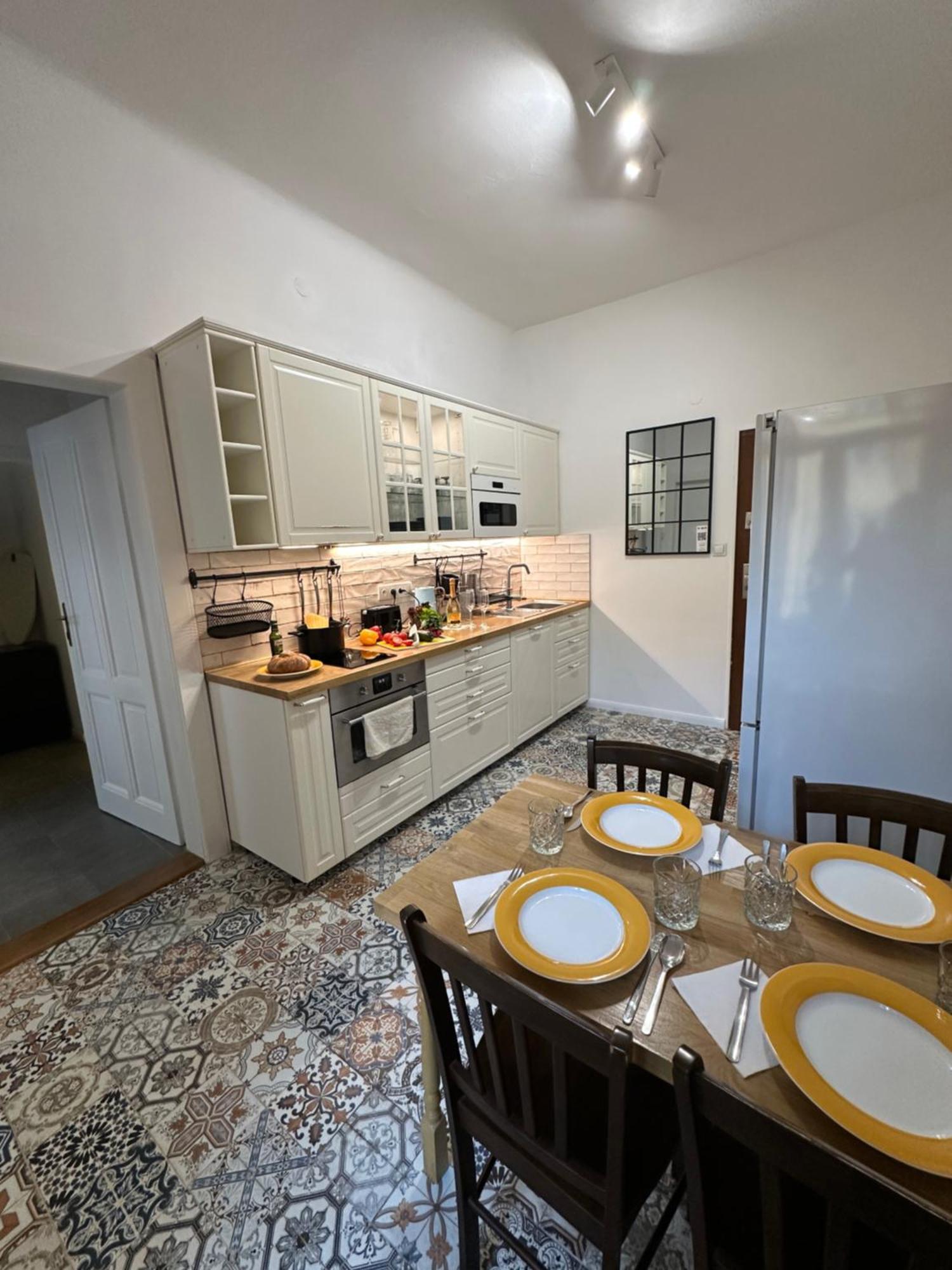 Karlin Oasis 2-Bedroom Apartment プラハ エクステリア 写真